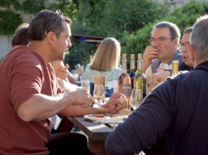 À table avec les bons produits cuisinées par Bernard Gisquet pour les apéros concerts à Cestayrols
