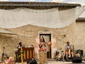 chez bernard gisquet Lou Cantoun Apéro concert _Mam'zelle bee